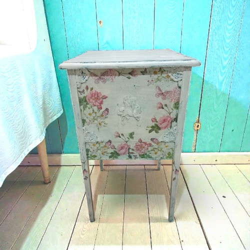 Shabby chic white decoupaged - white,
